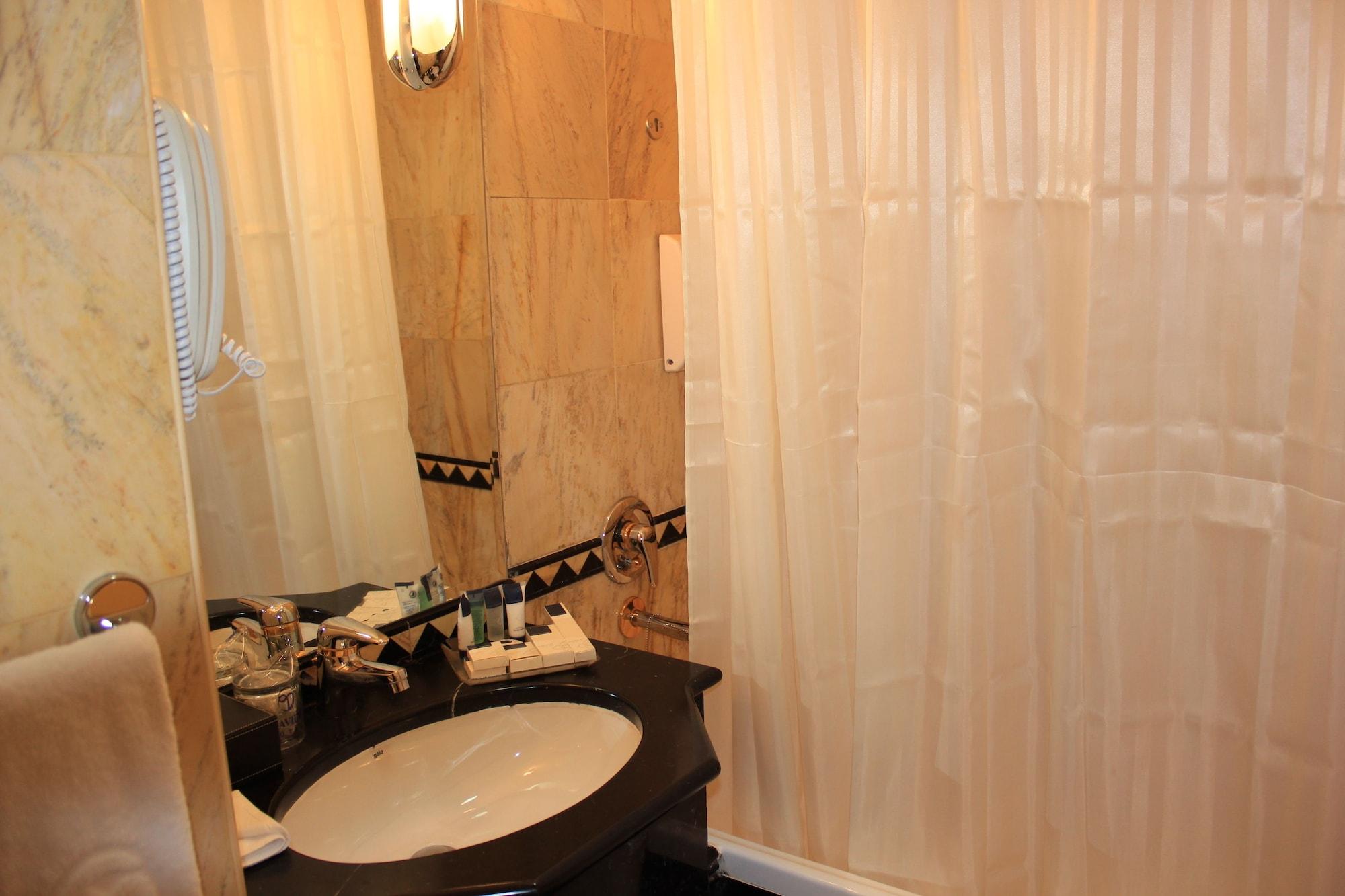 Sea View Hotel 4*
