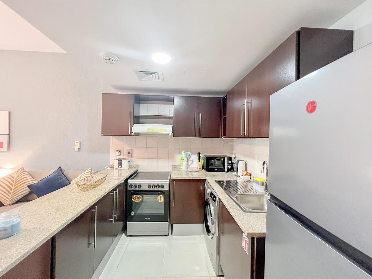 Cosmos Living Spacious With Balcony Dubaï