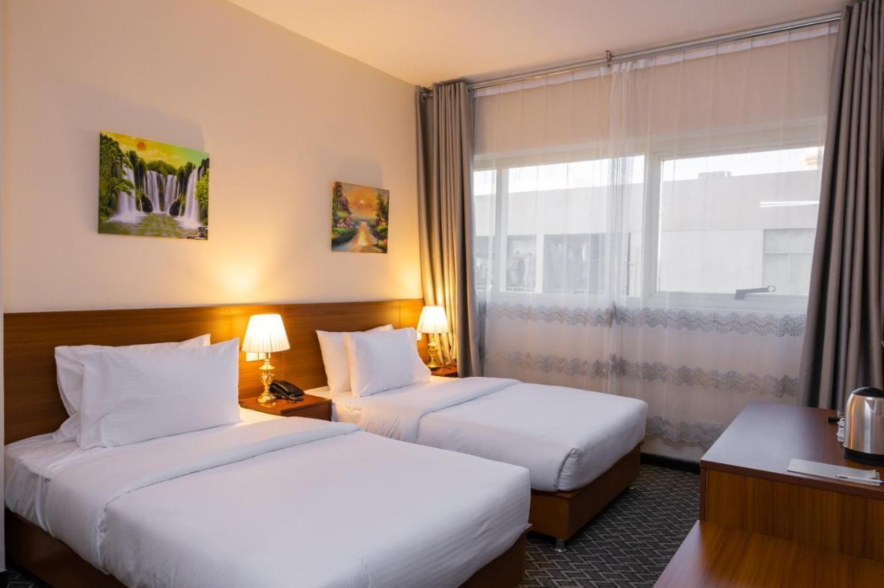 Hotel Three 888 2*