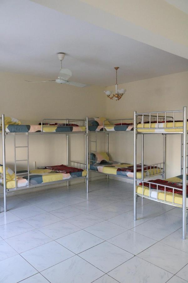 Hostal Sakhra Hostel *