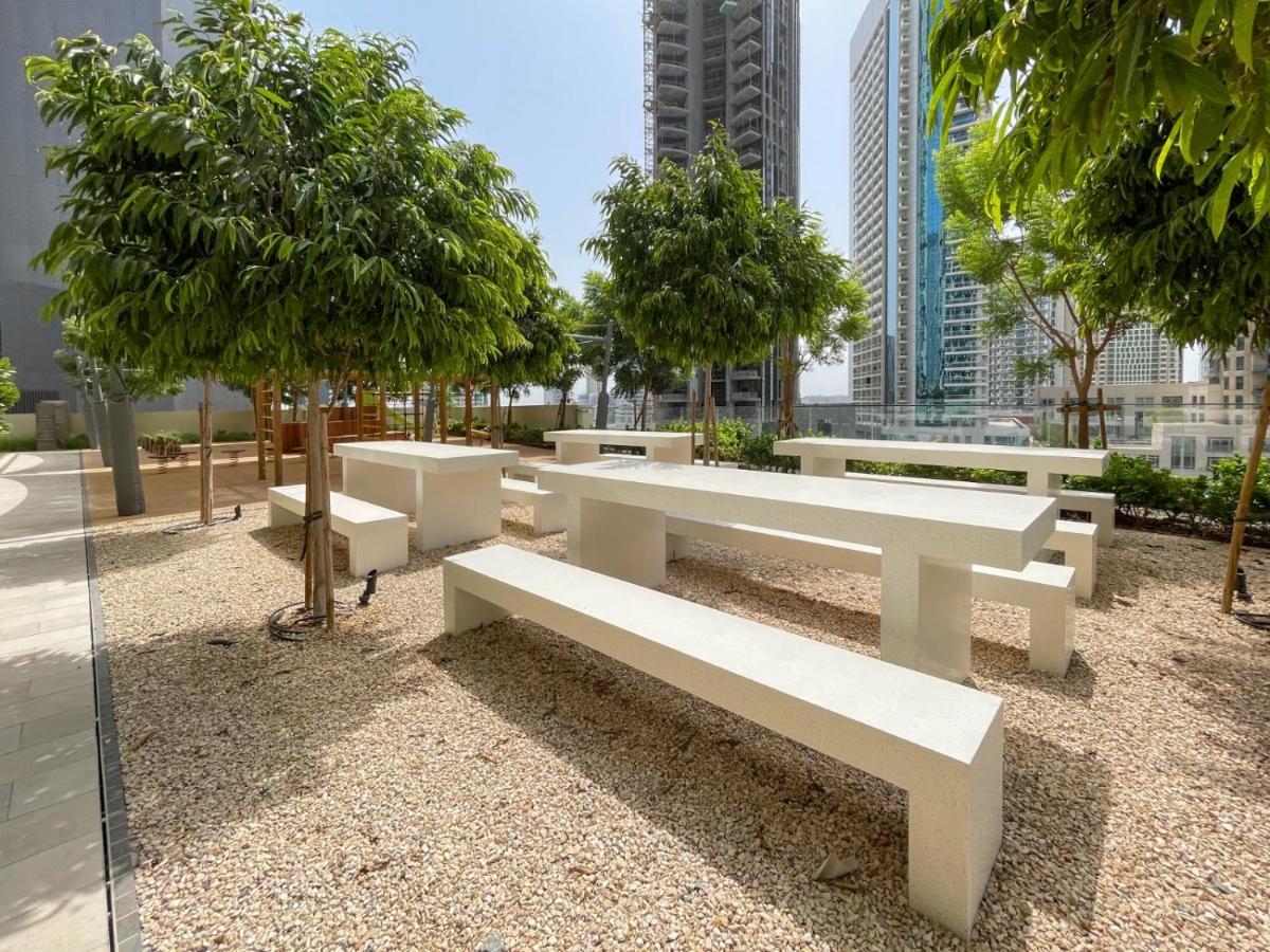 Amazing Next To Mall 160br-2 Dubai