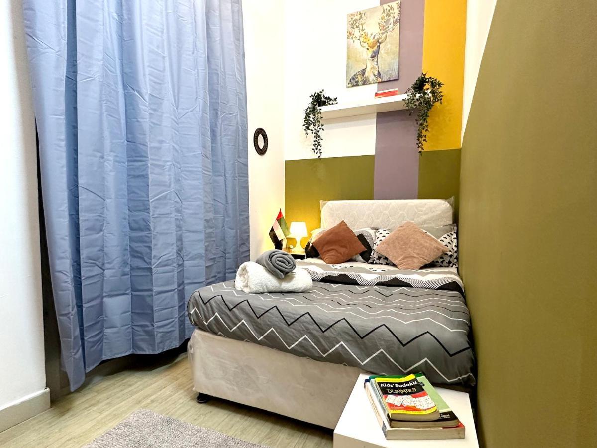 Double Window Partition In Tecom Near Metro Habitación en casa particular *