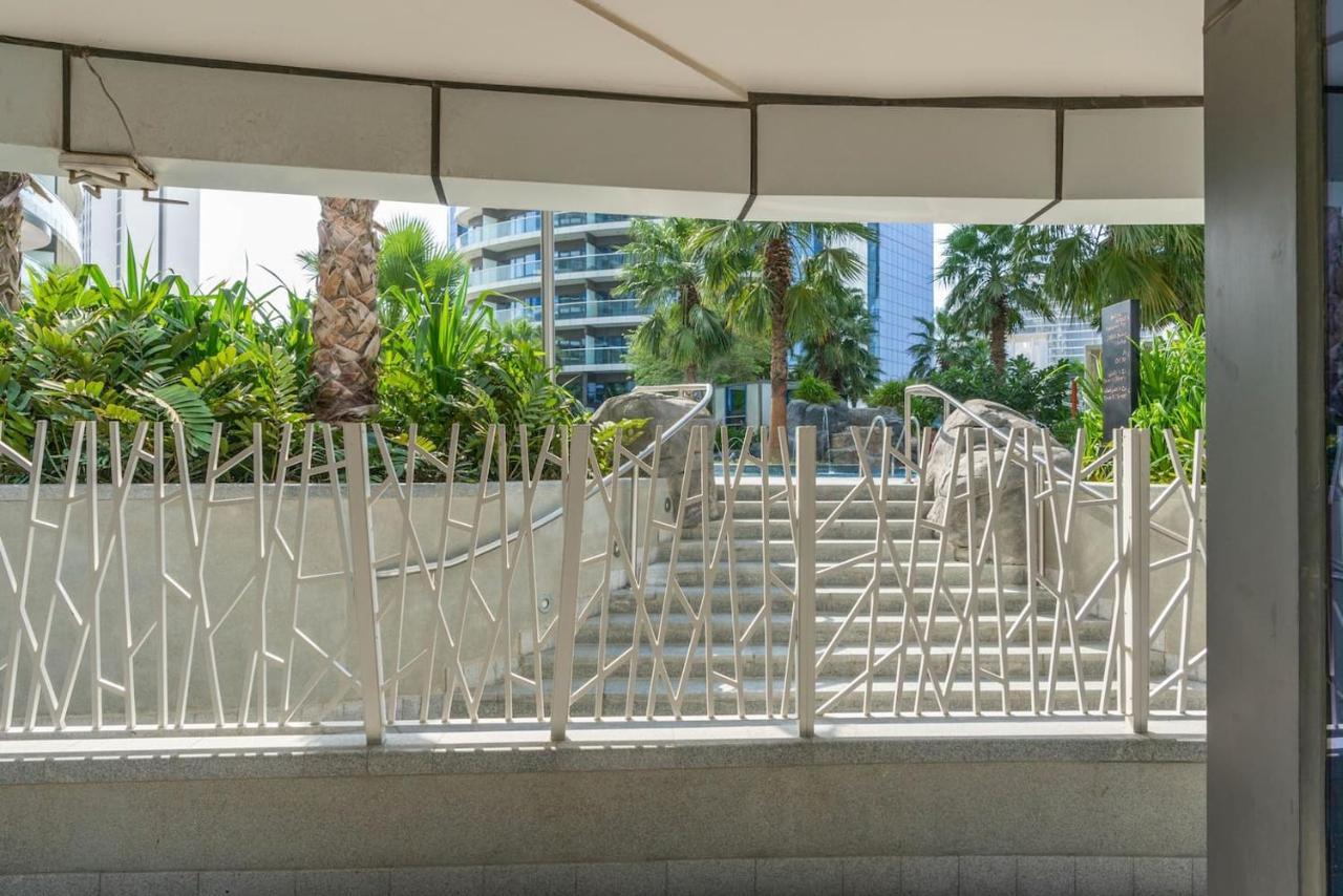 White Sage - Glamorous & Spacious 2br At Damac Paramount Towers * Dubai