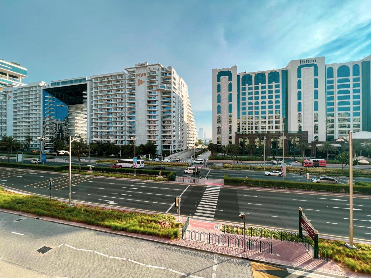 Apartemen Poetry Of The Shadows By Lagom Dubai