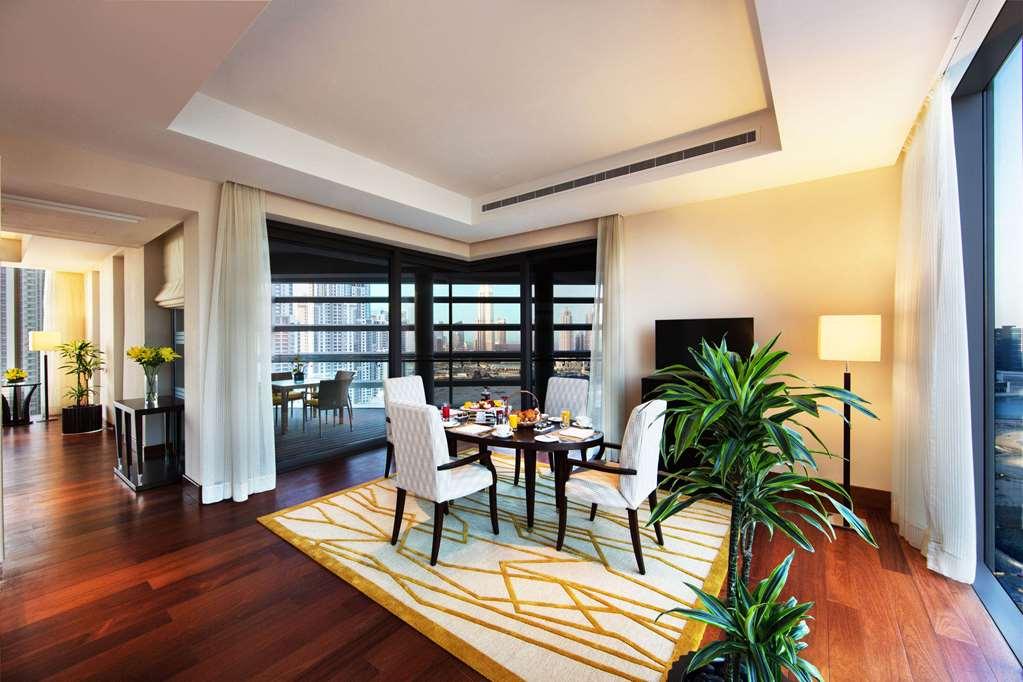 Anantara Downtown Hotel *