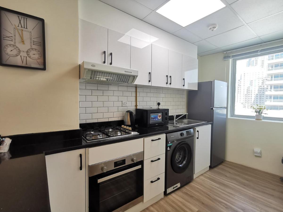 1 Bedroom Renovated In Marina Diamond 3 Close To Tram And Metro Dubái