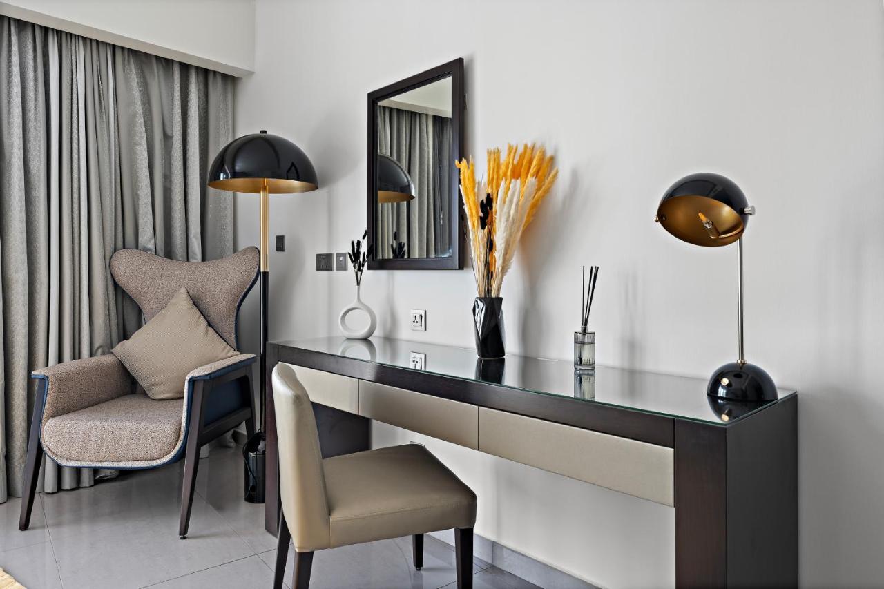 Luxe 1br Sleeps 4, Near Burj Khalifa And Mall With Pool And Free Parking Appartement