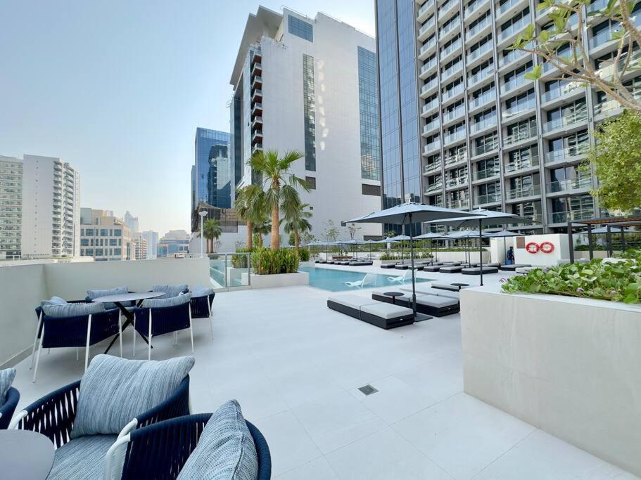 Lägenhet Dar Vacation - Luxury 2br - Skyline View Near Burj Khalifa Dubai