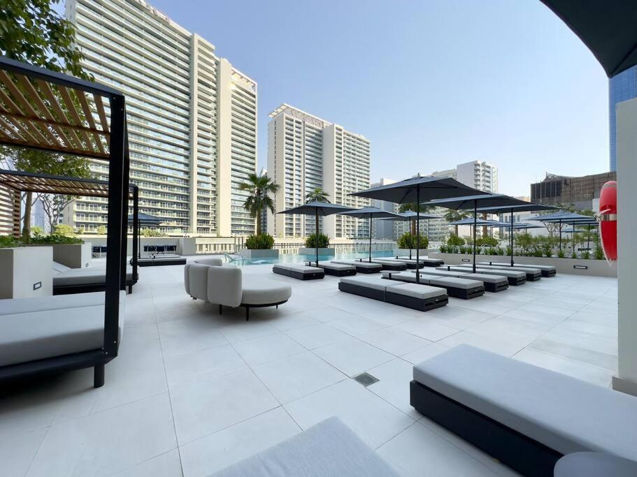 Apartamento Dar Vacation - Modern & Stylish 2br Near Burj Khalifa Dubái