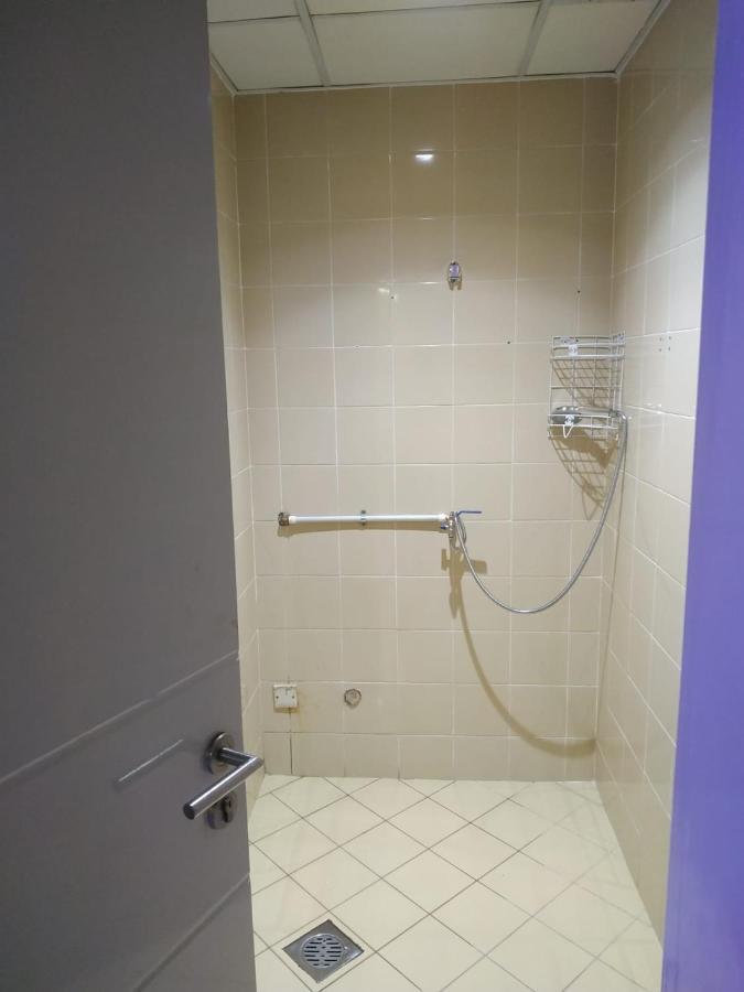 Ruby Star For Male- 4 R- 4 Hostal *