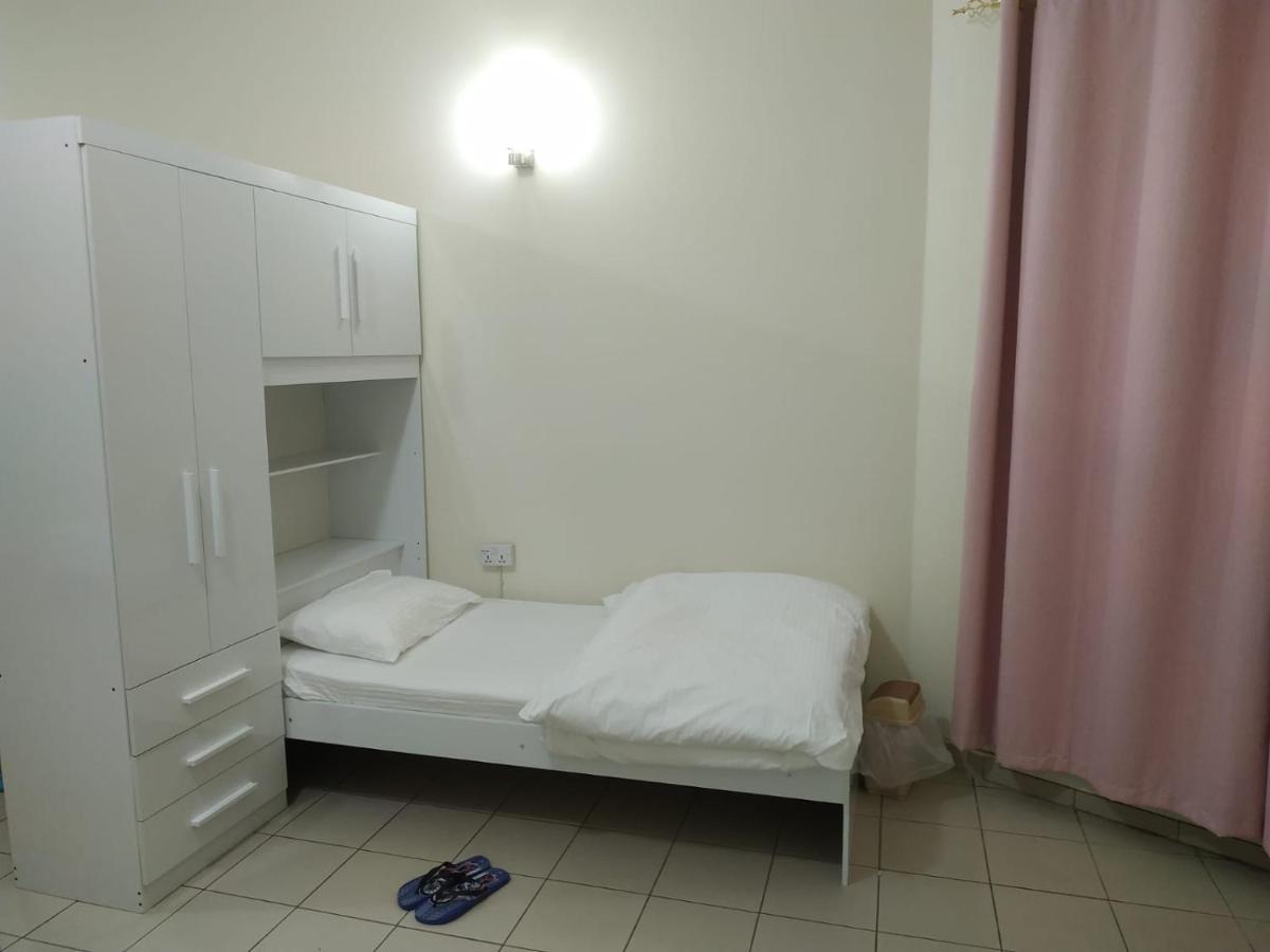 Ruby Star For Male- 4 R- 4 Hostal *