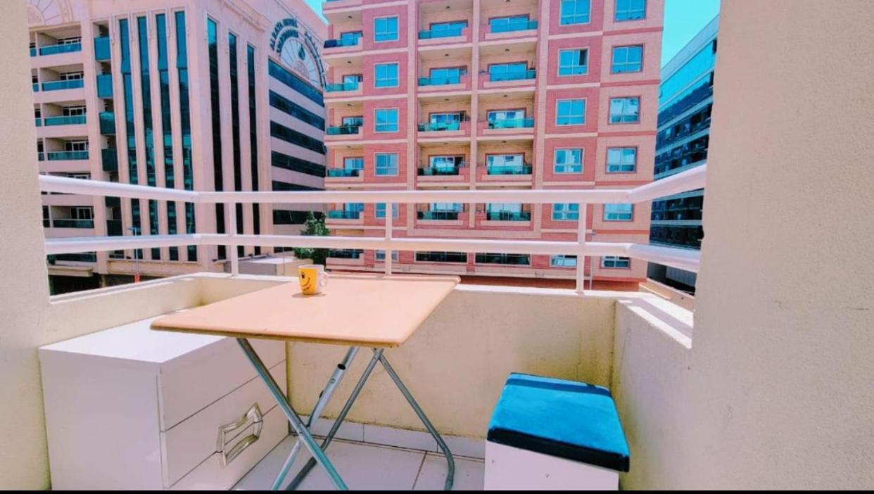 Hostal Dxb Near Adcb Metro Station
