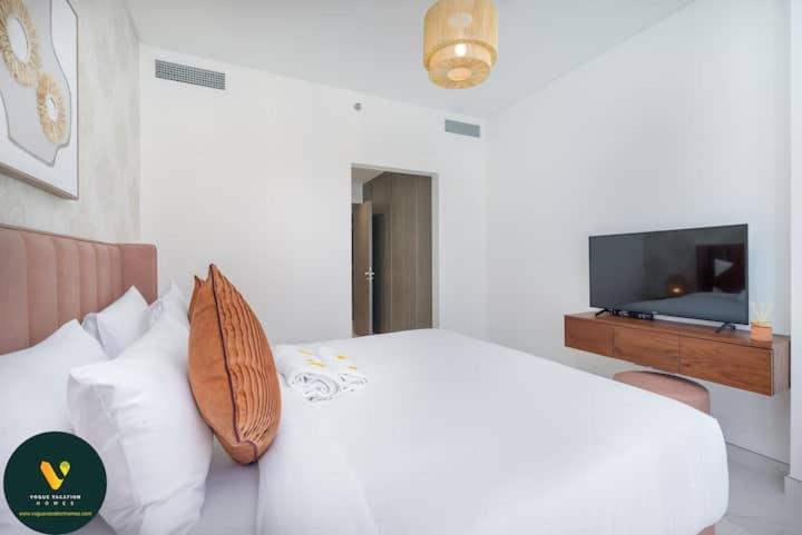 Vogue Lagoon District One Apartament