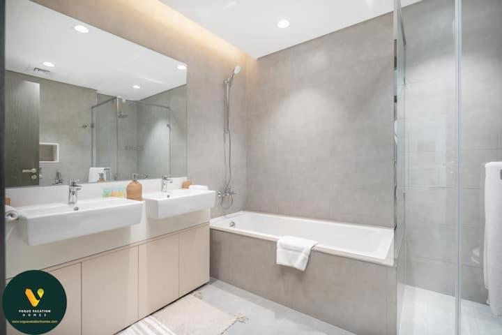 Apartament Vogue Lagoon District One Dubai