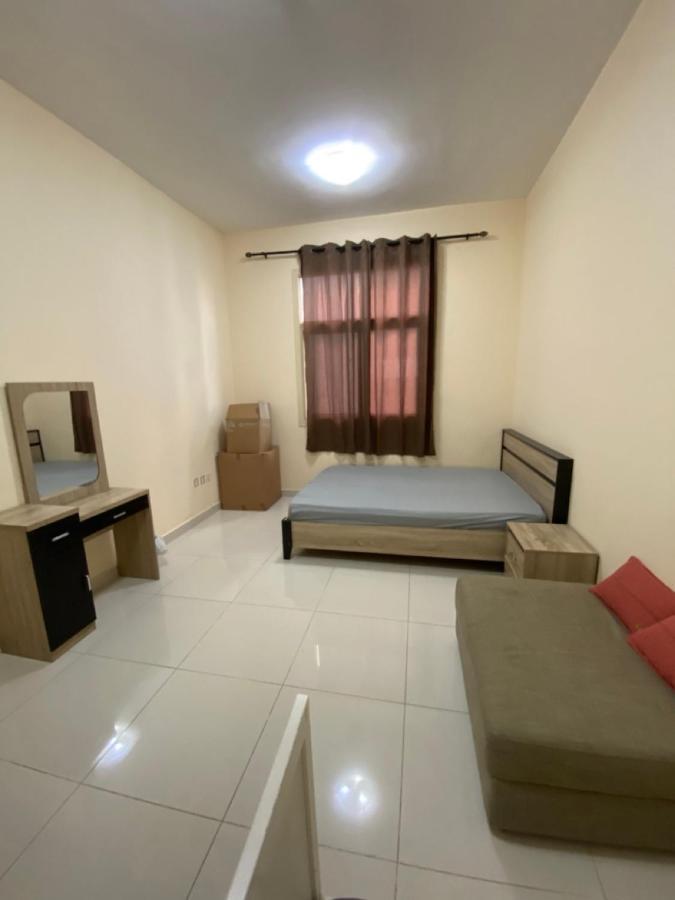 Splendid - Ladies Only - Near Zahia- Near Shj Airport Affittacamere