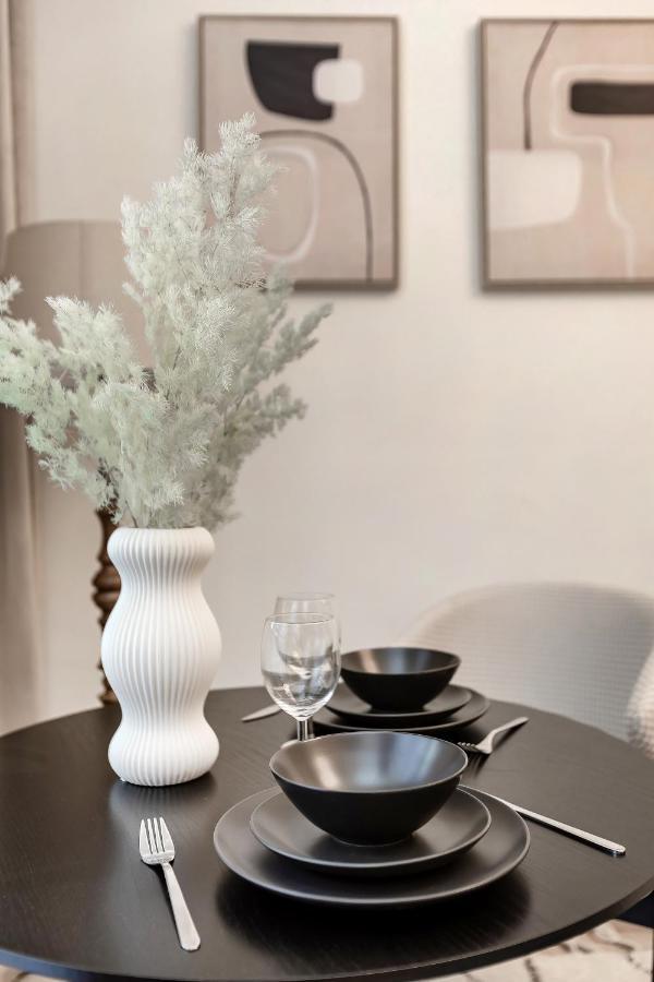 Modern In Azizi Riviera Apartment *
