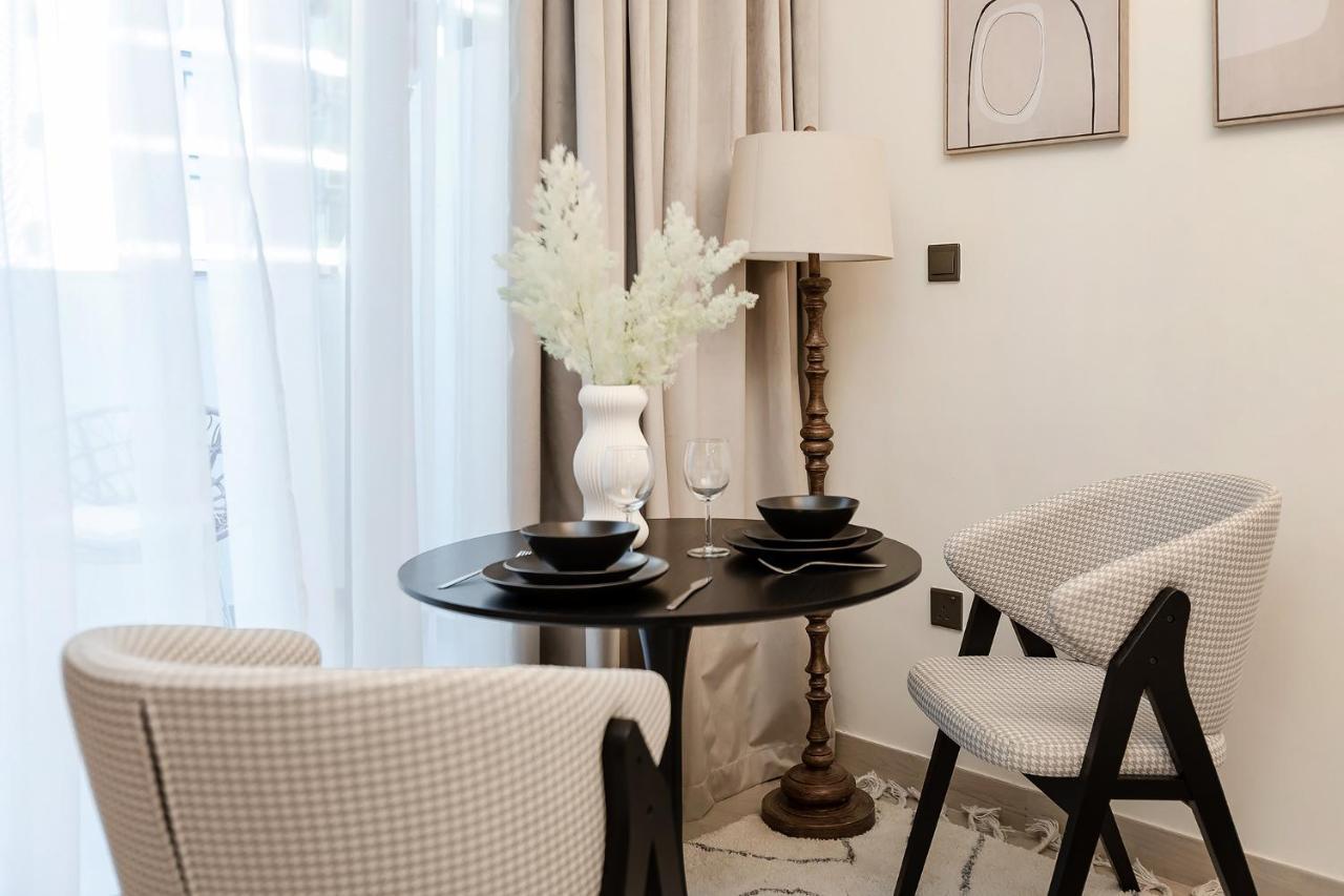 Modern In Azizi Riviera *