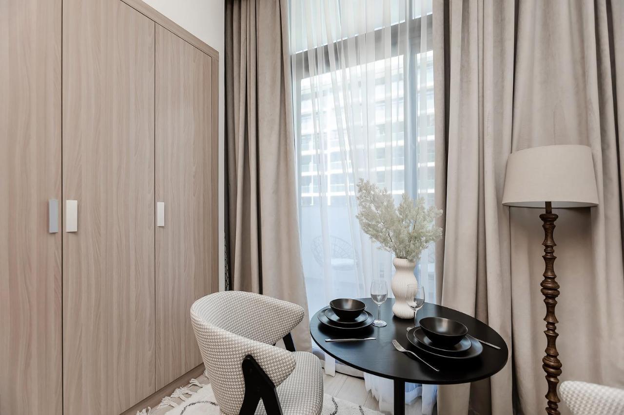 Apartment Modern In Azizi Riviera