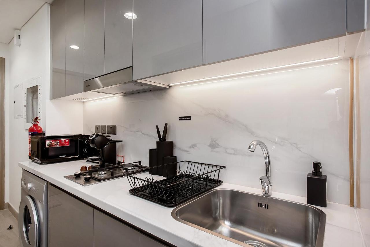 Modern In Azizi Riviera Apartment