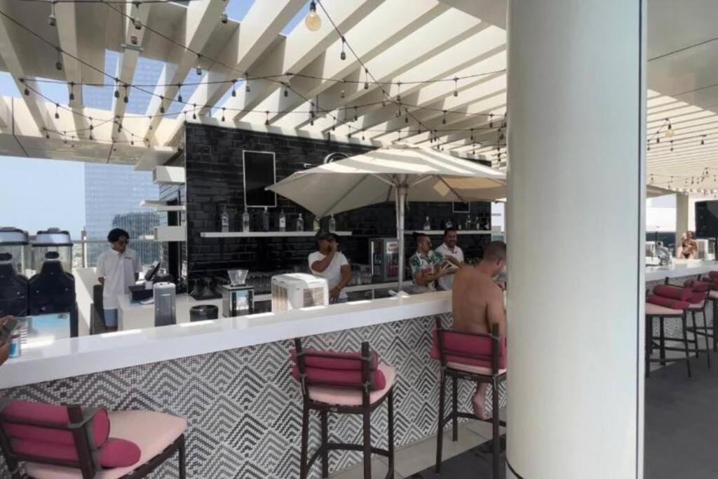 Apartment Luxury 1 Bedroom In Palm Dubai. Beach Access Dubai