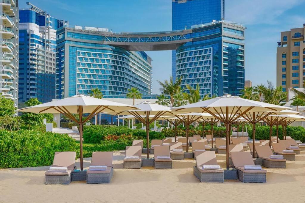 Apartment Luxury 1 Bedroom In Palm Dubai. Beach Access