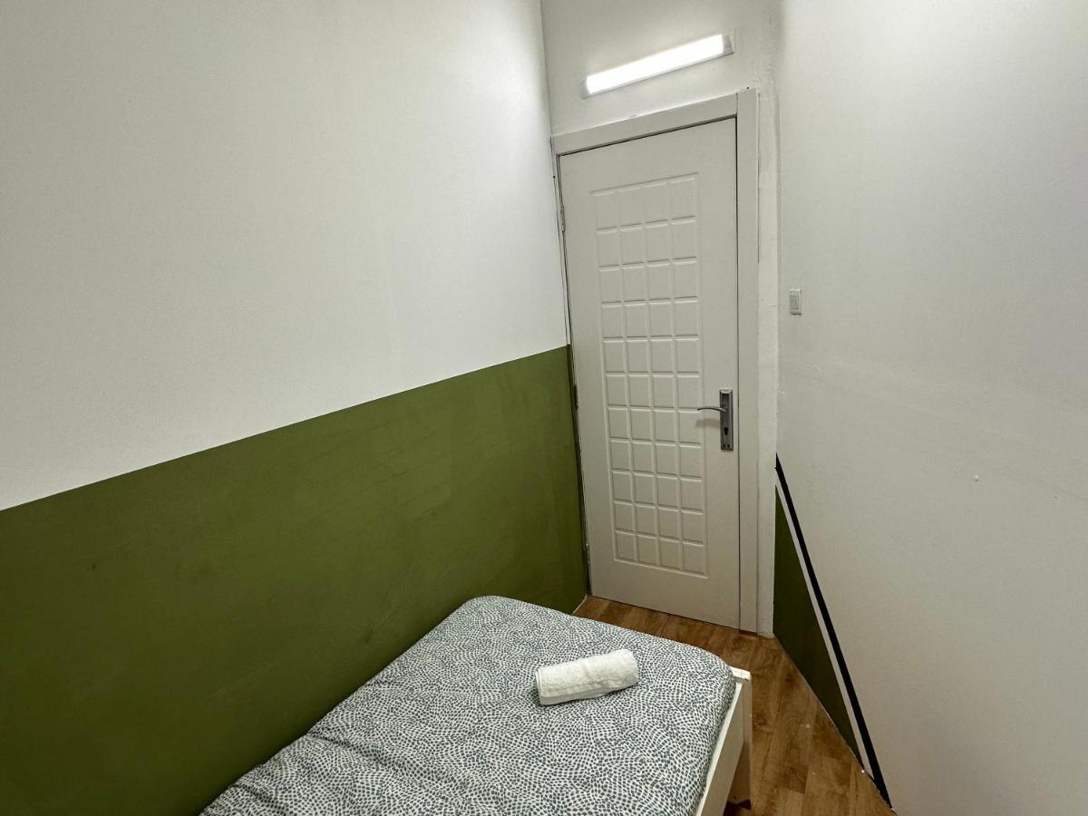 Quarto em Acomodações Particulares Bachelor Partition In Tecom Near Internet Metro *