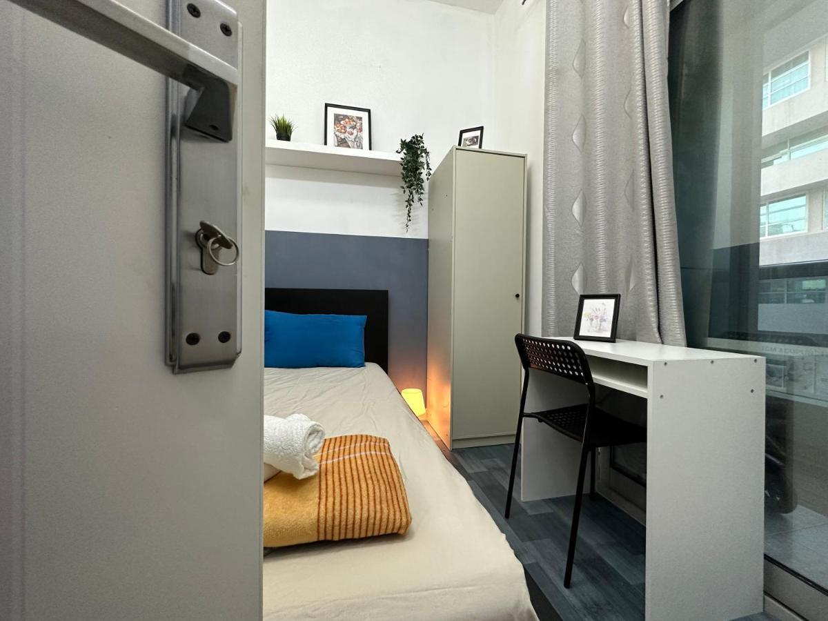 Partition 3 Mins To Mashreq Metro Homestay Dubai