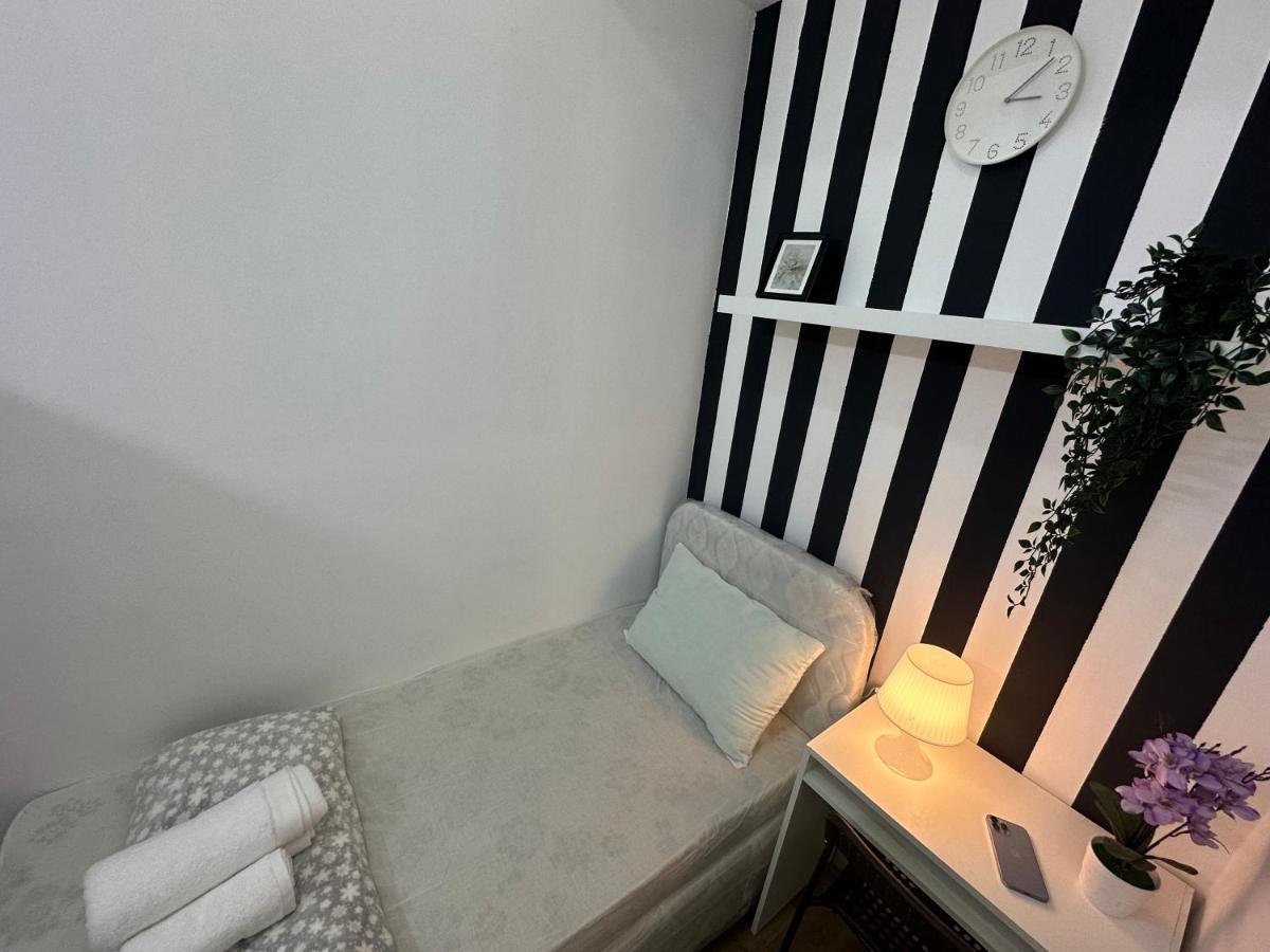 Beautiful Partition Strip In Barsha Heights Dubái