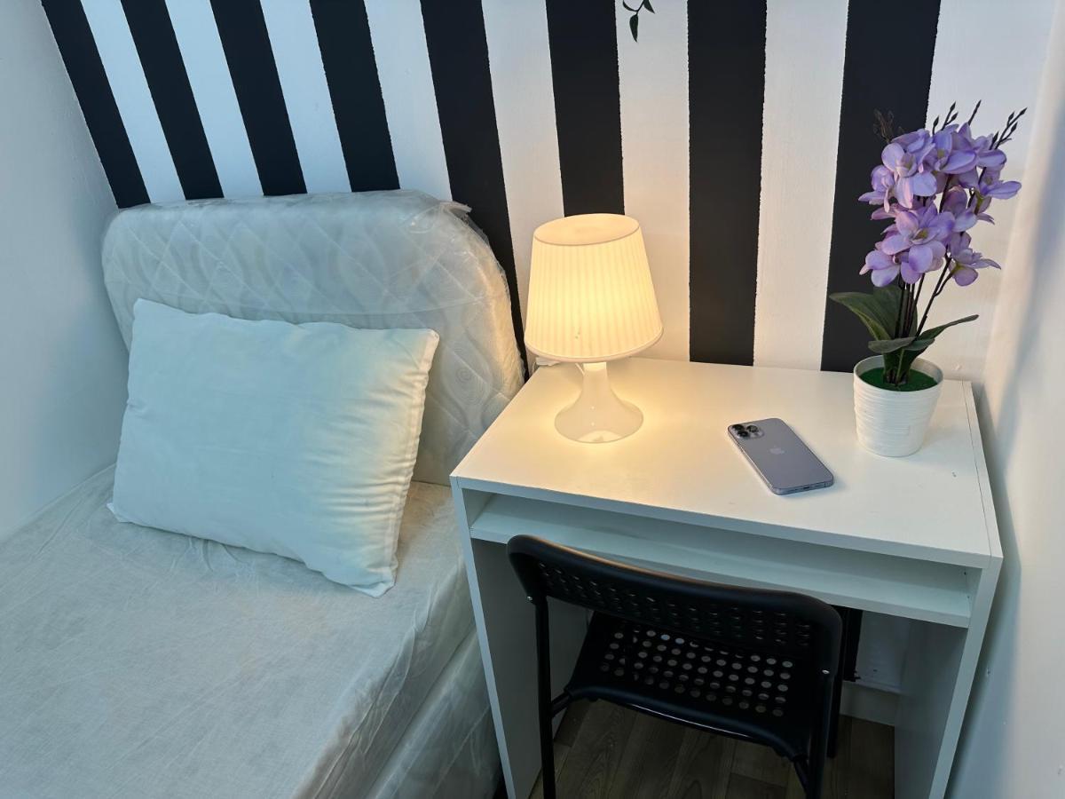 Beautiful Partition Strip In Barsha Heights Habitación en casa particular *
