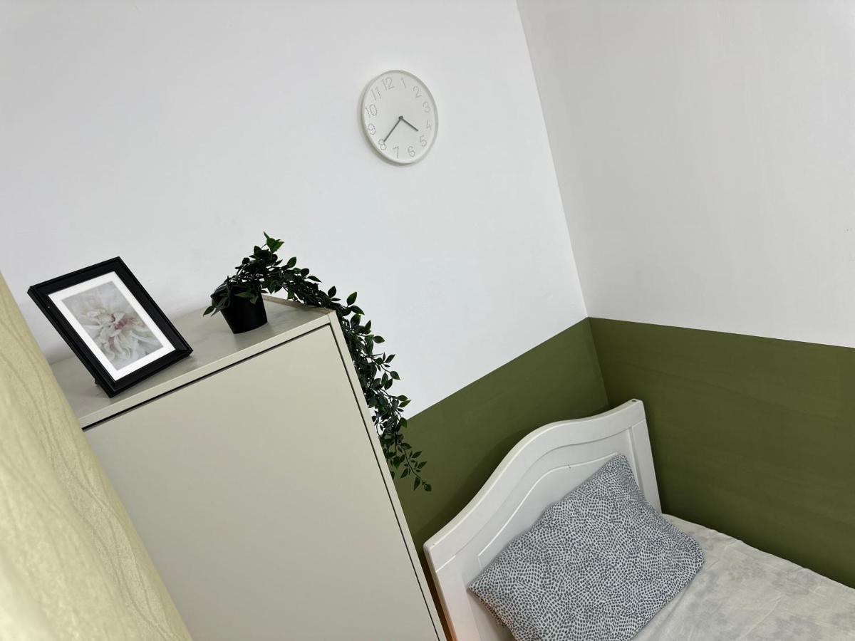 Quarto em Acomodações Particulares Bachelor Partition In Tecom Near Internet Metro Dubai