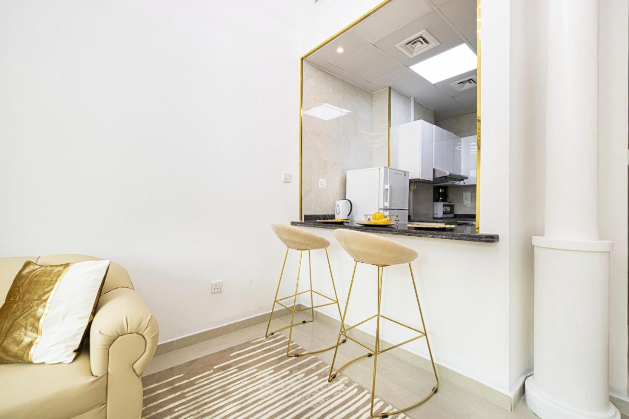 Luxury 1 Bedroom On Marina Walk, Sleeps 5