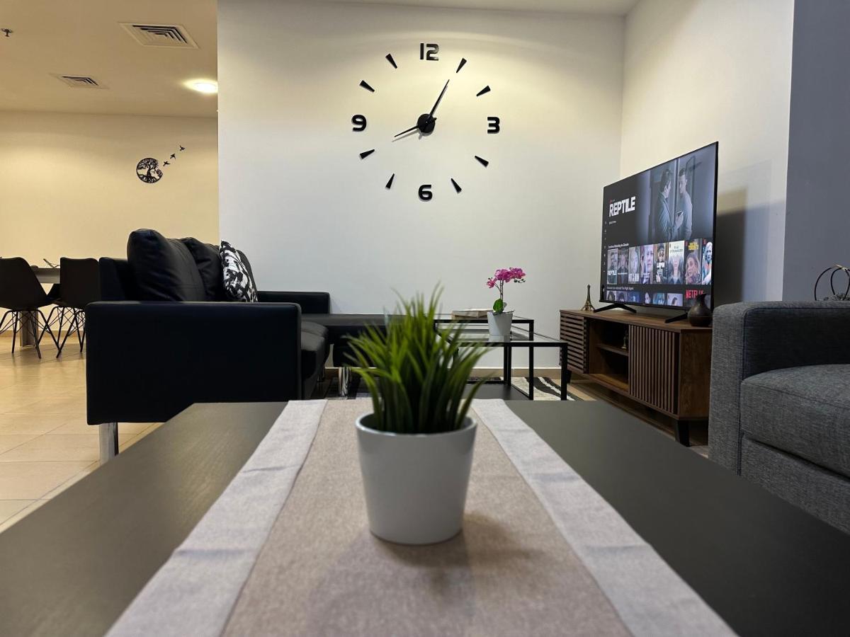 Albergue Moonlight Jbr - 2min Walk To Jbr Beach - Gym - 2min Metro Station - Poll *