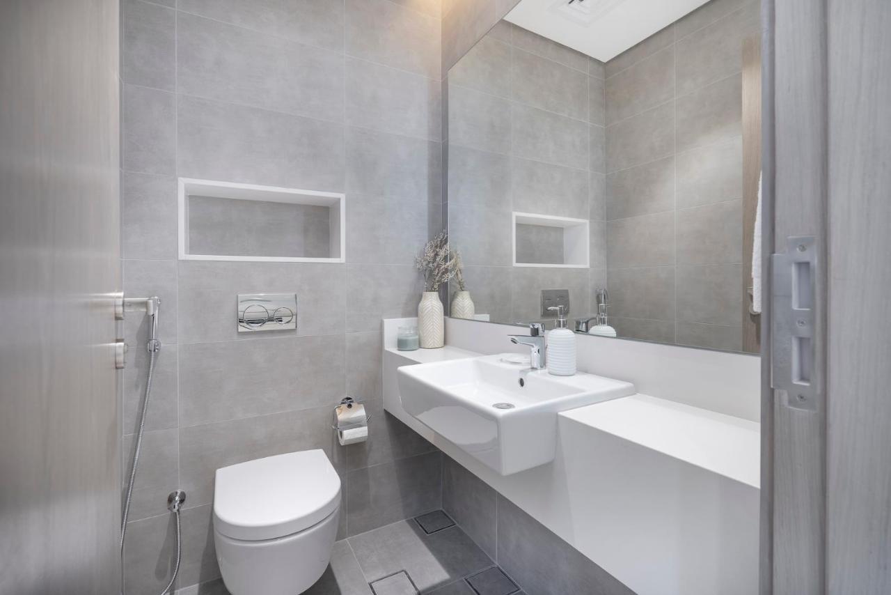 Crystal Water Lagoon Living In District One Apartamento