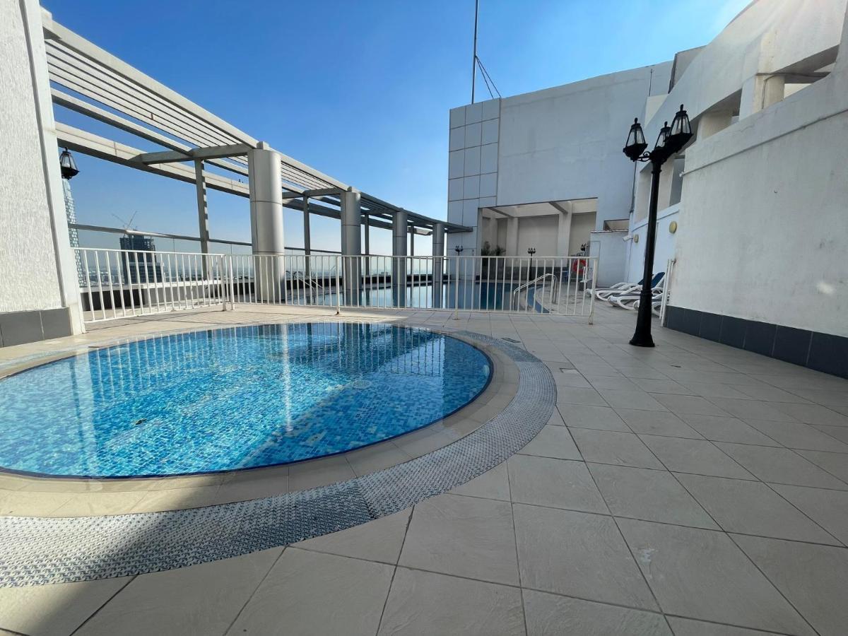 Close To Burj Khalifa And Downtown Apartment *