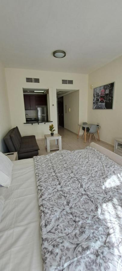 Druvya Homes, Bld Dg083, Street No,3 Discovery Gardens, Close To The Gardens Metro 6 Minutes Walkable Apartment *