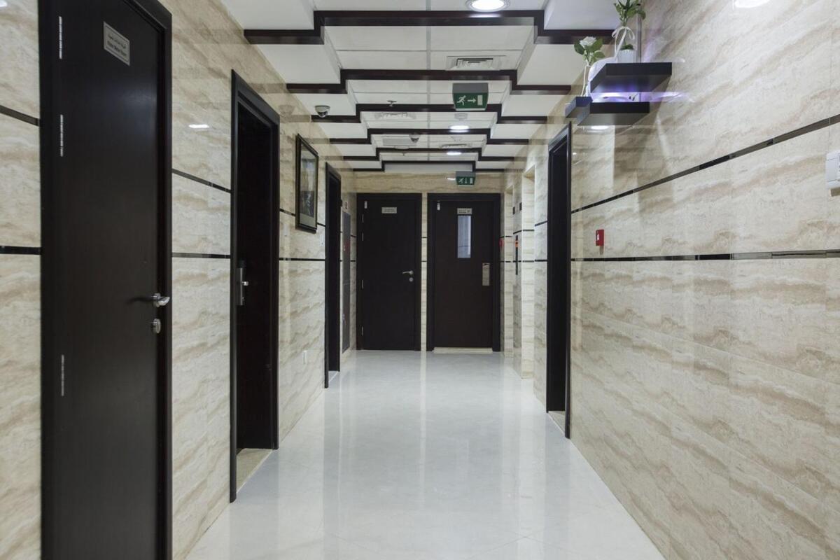 Fashion Partition Near Mall Of The Emirates *