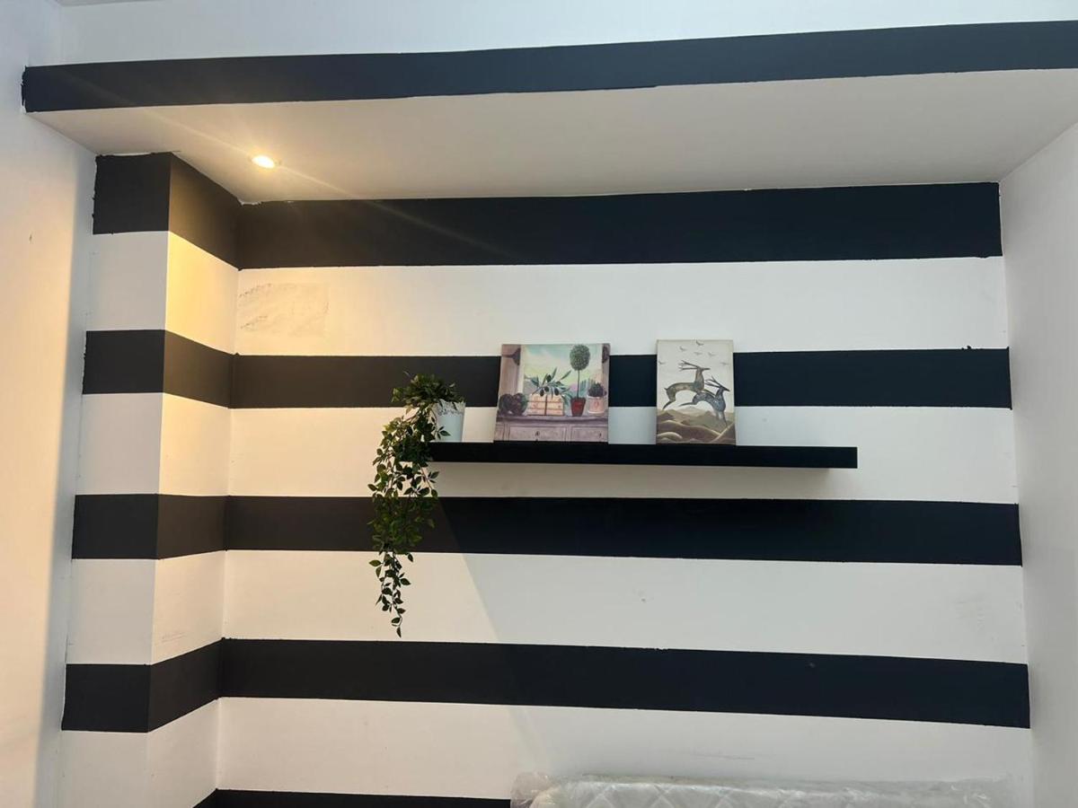Fashion Partition Near Mall Of The Emirates Dubaï
