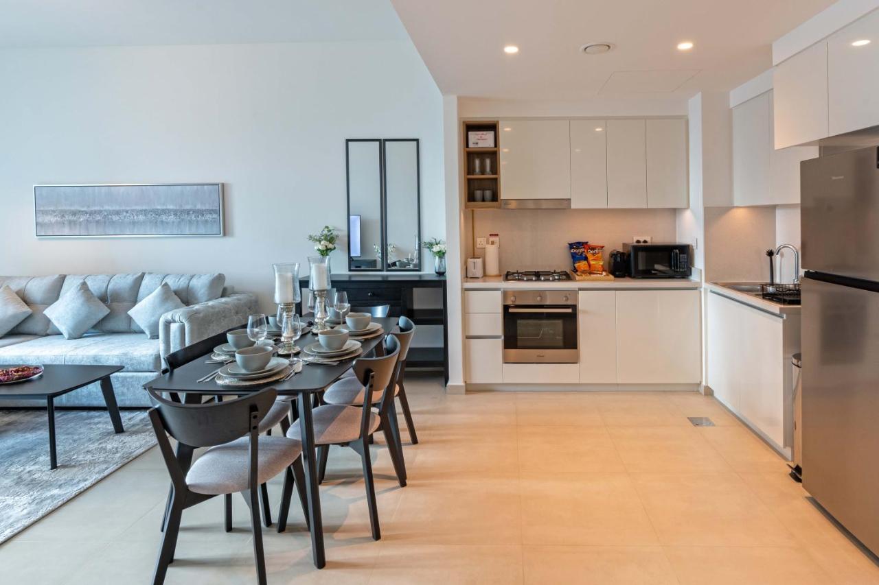 Sleeps 8 Burj Views Direct Mall Access Apartment
