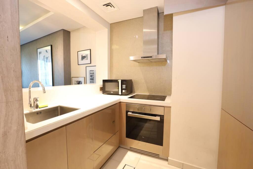 Brown Stone Paramount Towers Apartment *
