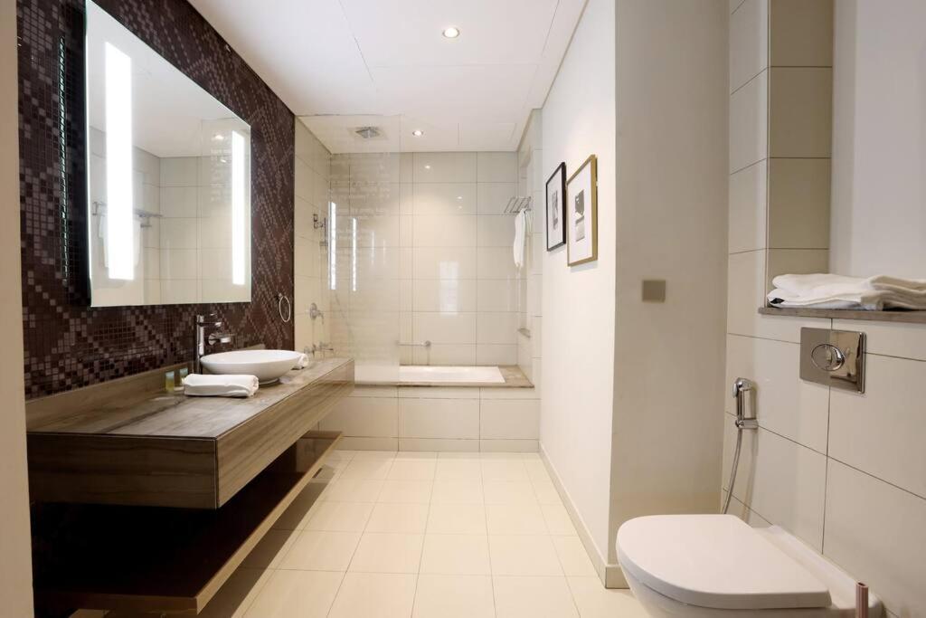 Brown Stone Paramount Towers Apartment Dubai
