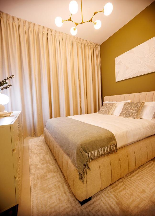 Luxury Binghatti Canal View In Business Bay *