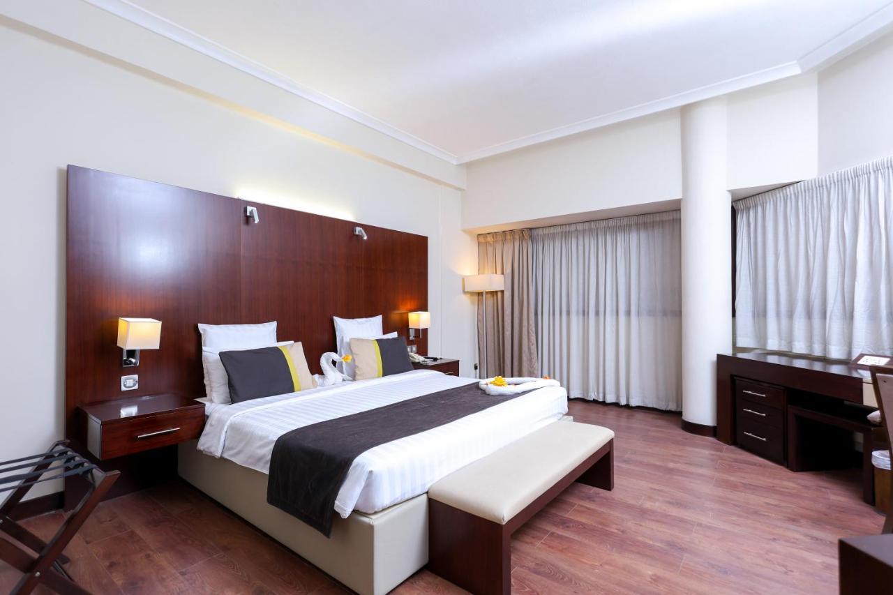 Aavri Hotel 4*
