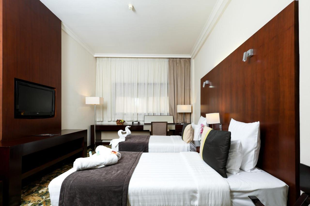 Aavri Hotel