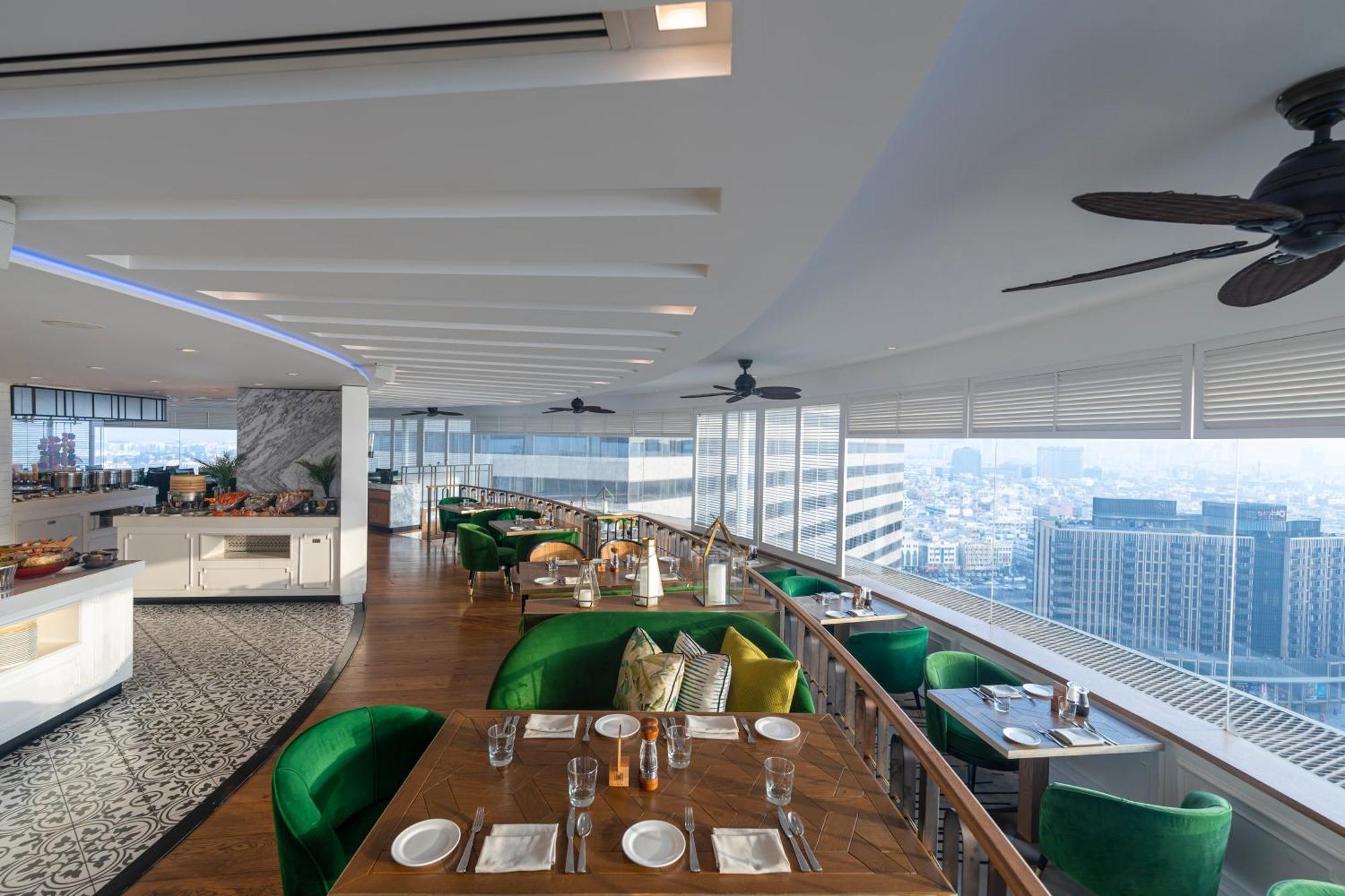 Hyatt Regency - Corniche 5*