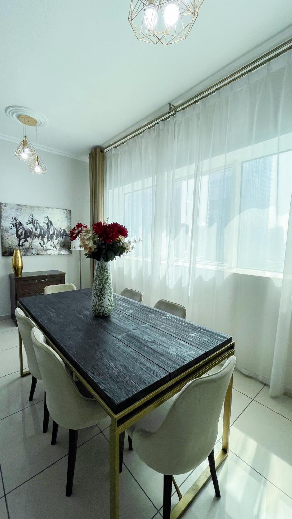 Two Continents Homes - Marvelous Marina Dubai