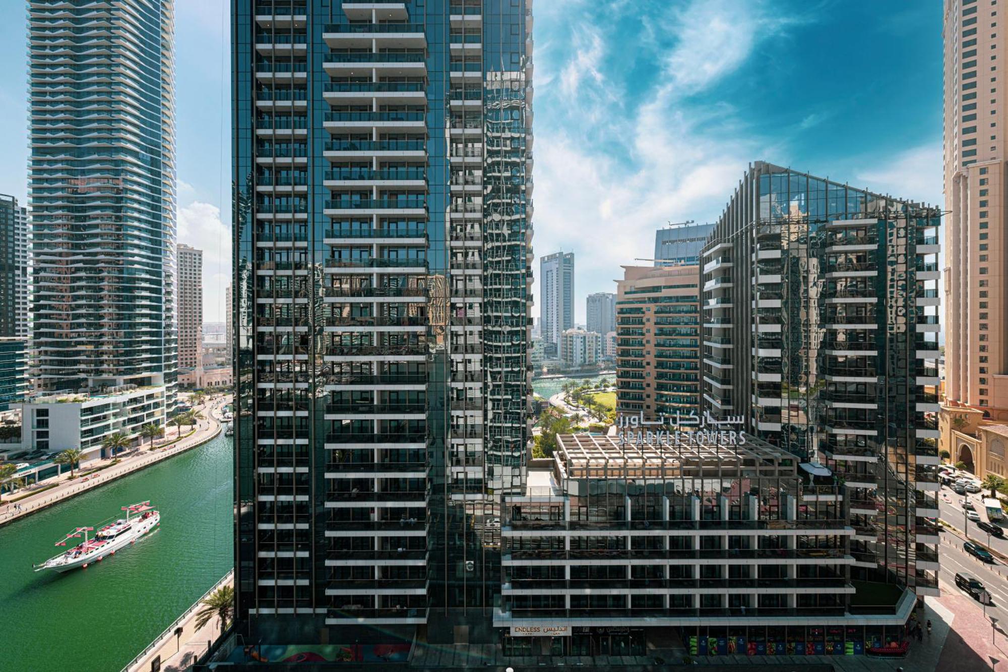 Apartment Stylish 3 Bedrooms Boho-style Dubai