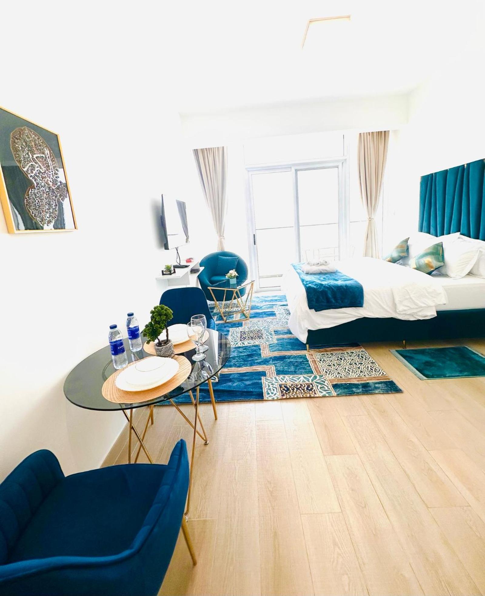 Luxurious & Modern In Jvc