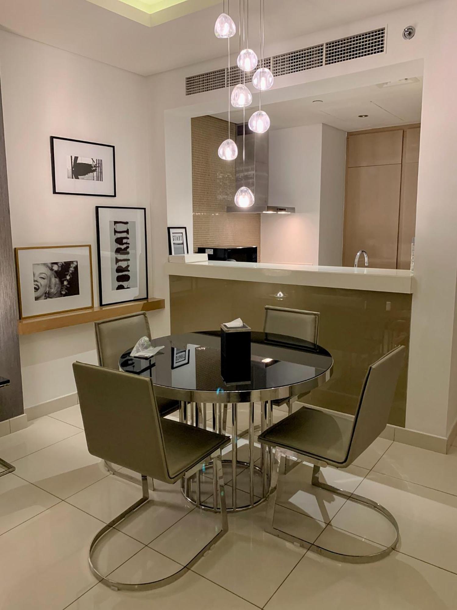Luxurious In Paramount Apartemen
