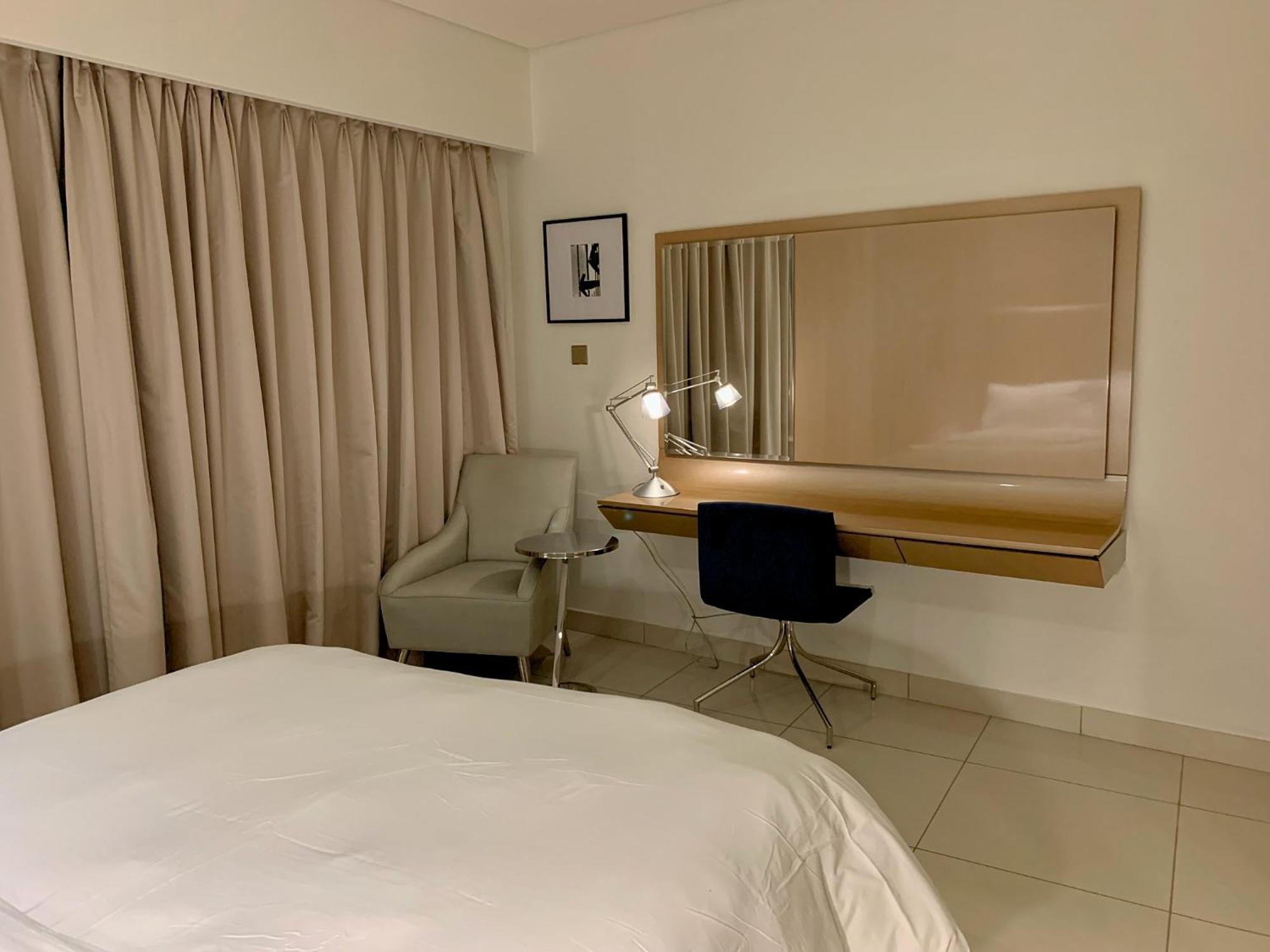 Luxurious In Paramount Apartemen *
