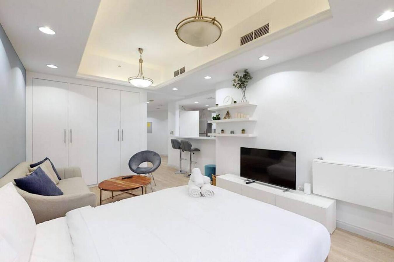 Spacious And Serene - - Jlt *